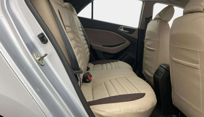 2020 Hyundai Elite i20 MAGNA PLUS 1.2, Petrol, Manual, 36,536 km, Right Side Rear Door Cabin