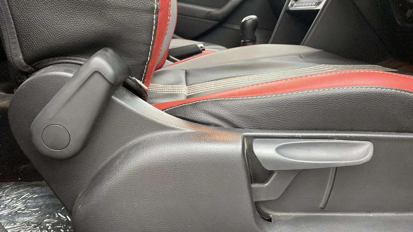 2019 Skoda Rapid STYLE 1.6 MPI, Petrol, Manual, 11,397 km, Driver Side Adjustment Panel