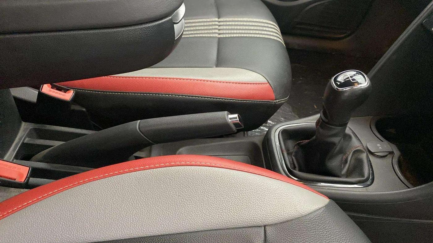 2019 Skoda Rapid STYLE 1.6 MPI, Petrol, Manual, 11,397 km, Gear Lever
