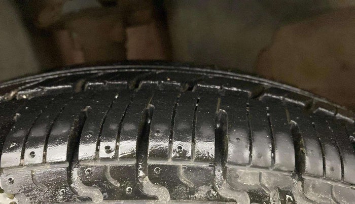 2016 Renault Kwid RXT 0.8, Petrol, Manual, 39,321 km, Left Front Tyre Tread