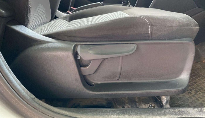2018 Volkswagen Polo COMFORTLINE 1.2L, Petrol, Manual, 64,711 km, Driver Side Adjustment Panel