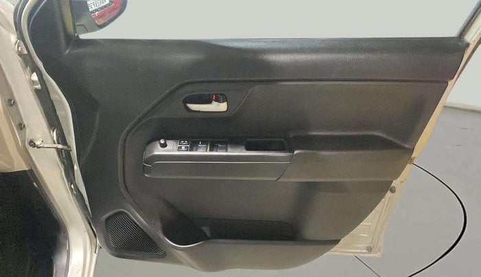 2022 Maruti New Wagon-R VXI CNG 1.0, CNG, Manual, 70,012 km, Driver Side Door Panels Control
