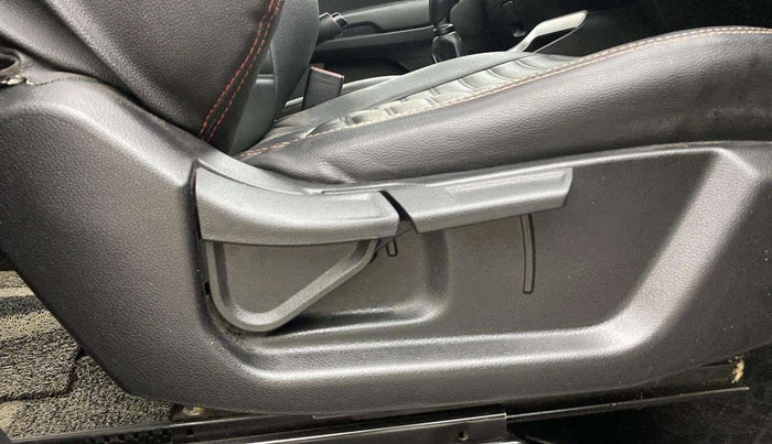 2021 KIA SONET HTK 1.2, Petrol, Manual, 66,910 km, Driver Side Adjustment Panel