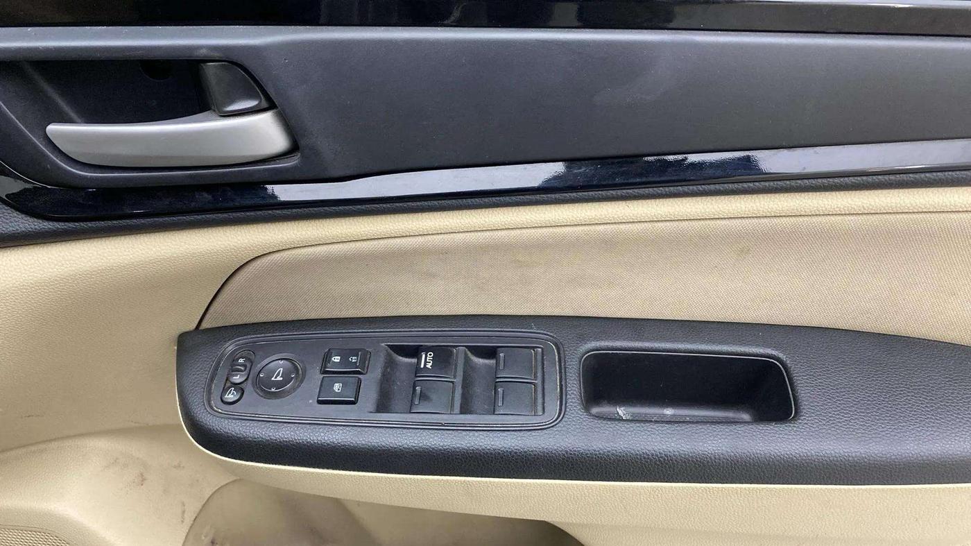 2021 Honda Amaze 1.5L I-DTEC S, Diesel, Manual, 85,125 km, Driver Side Door Panels Control