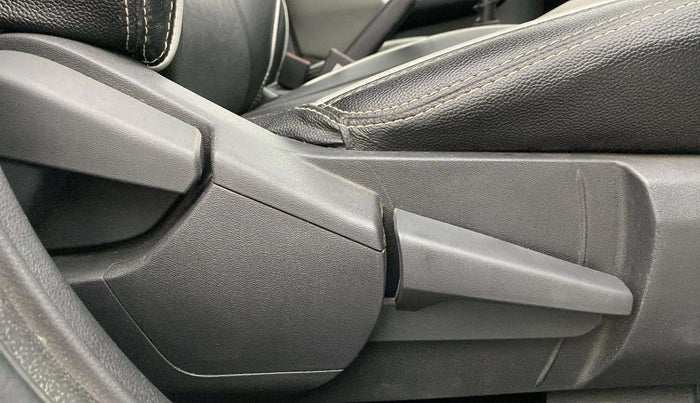 2021 Nissan MAGNITE XV MT, Petrol, Manual, 24,108 km, Driver Side Adjustment Panel
