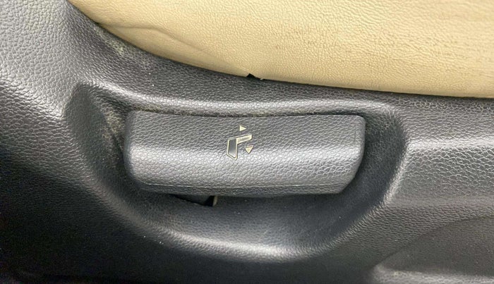 2019 Hyundai Elite i20 MAGNA PLUS 1.2, Petrol, Manual, 64,848 km, Driver Side Adjustment Panel