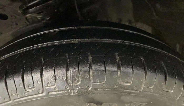 2013 Maruti Wagon R 1.0 LXI CNG, CNG, Manual, 81,408 km, Left Front Tyre Tread