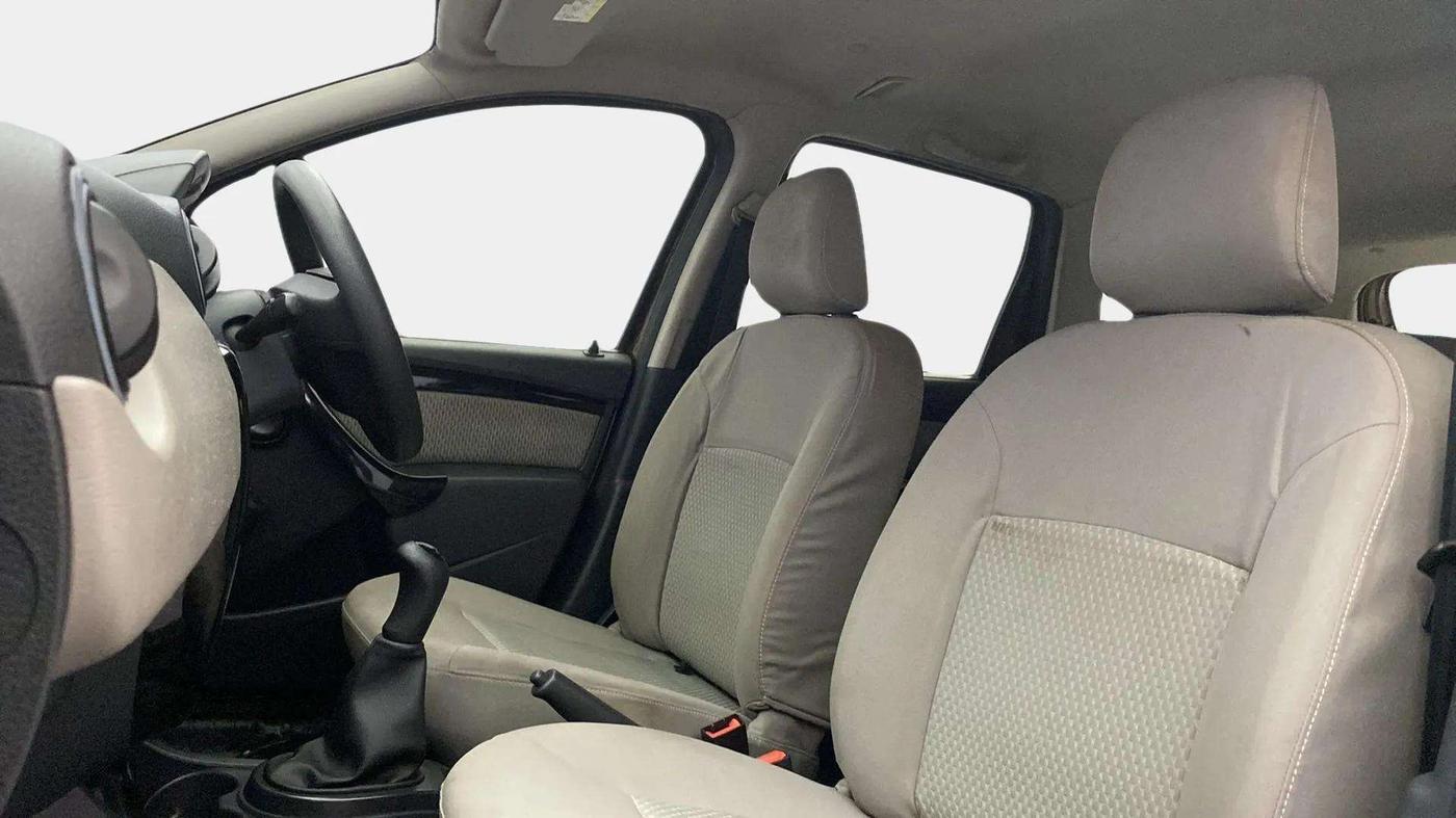 2015 Renault Duster 85 PS RXL DIESEL, Diesel, Manual, 76,108 km, Right Side Front Door Cabin