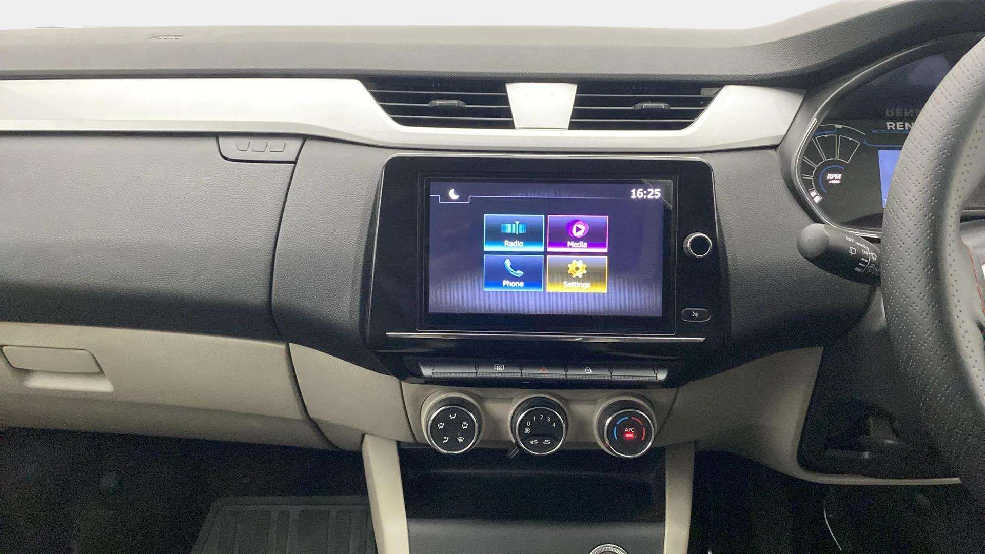 Center-console---infotainment-28