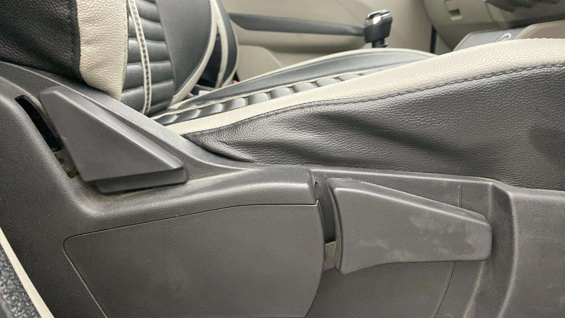 Driver-side-adjustment-panel-40
