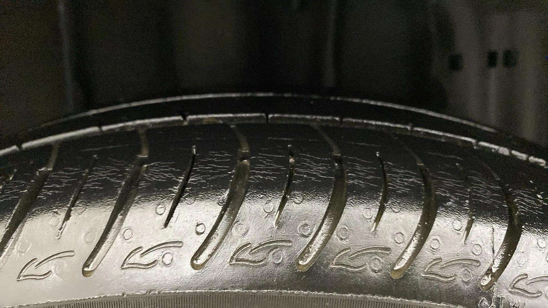 RHS-Rear-Tyre-Tread-19