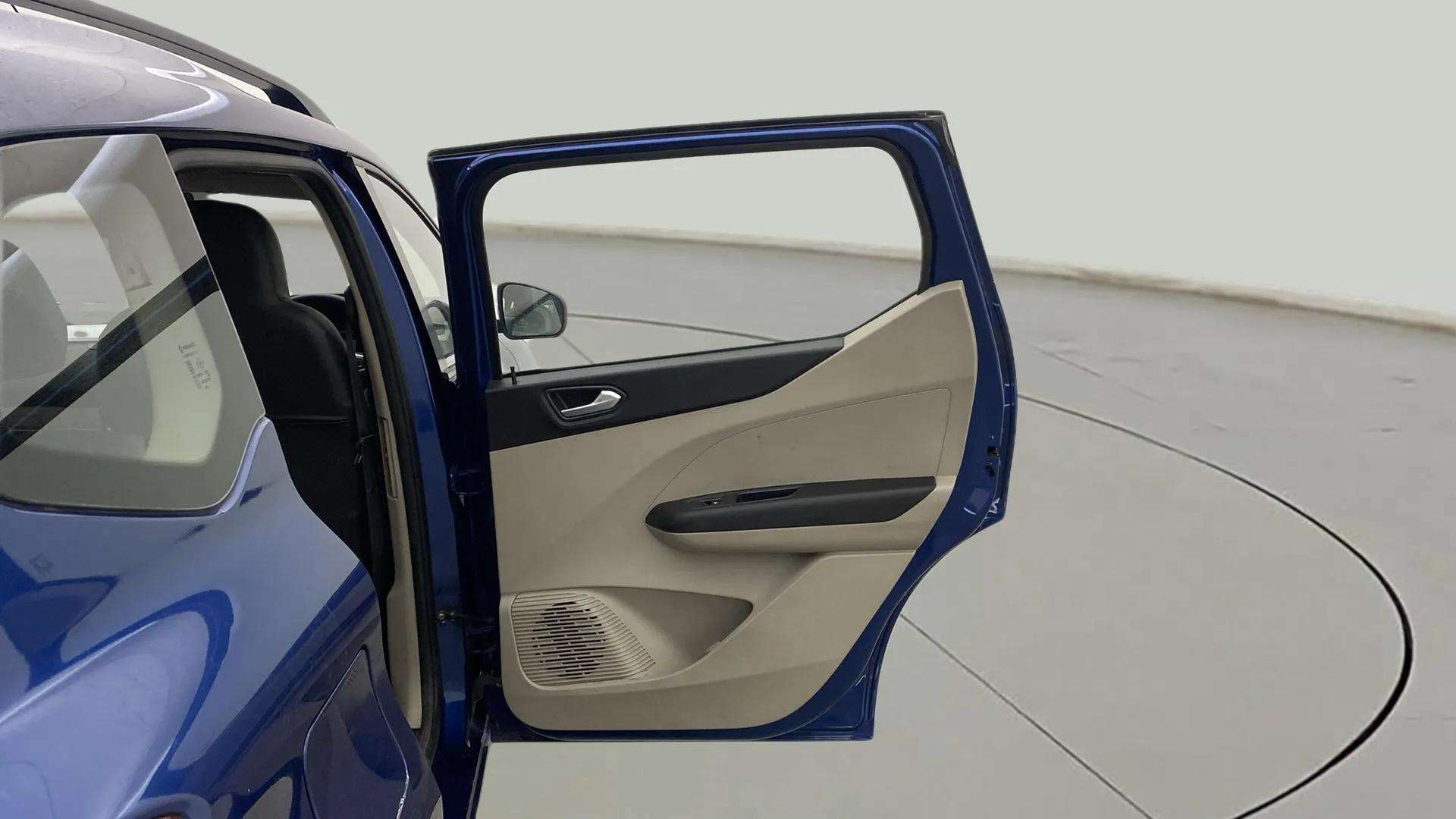 RHS-Rear-Door-Open-33