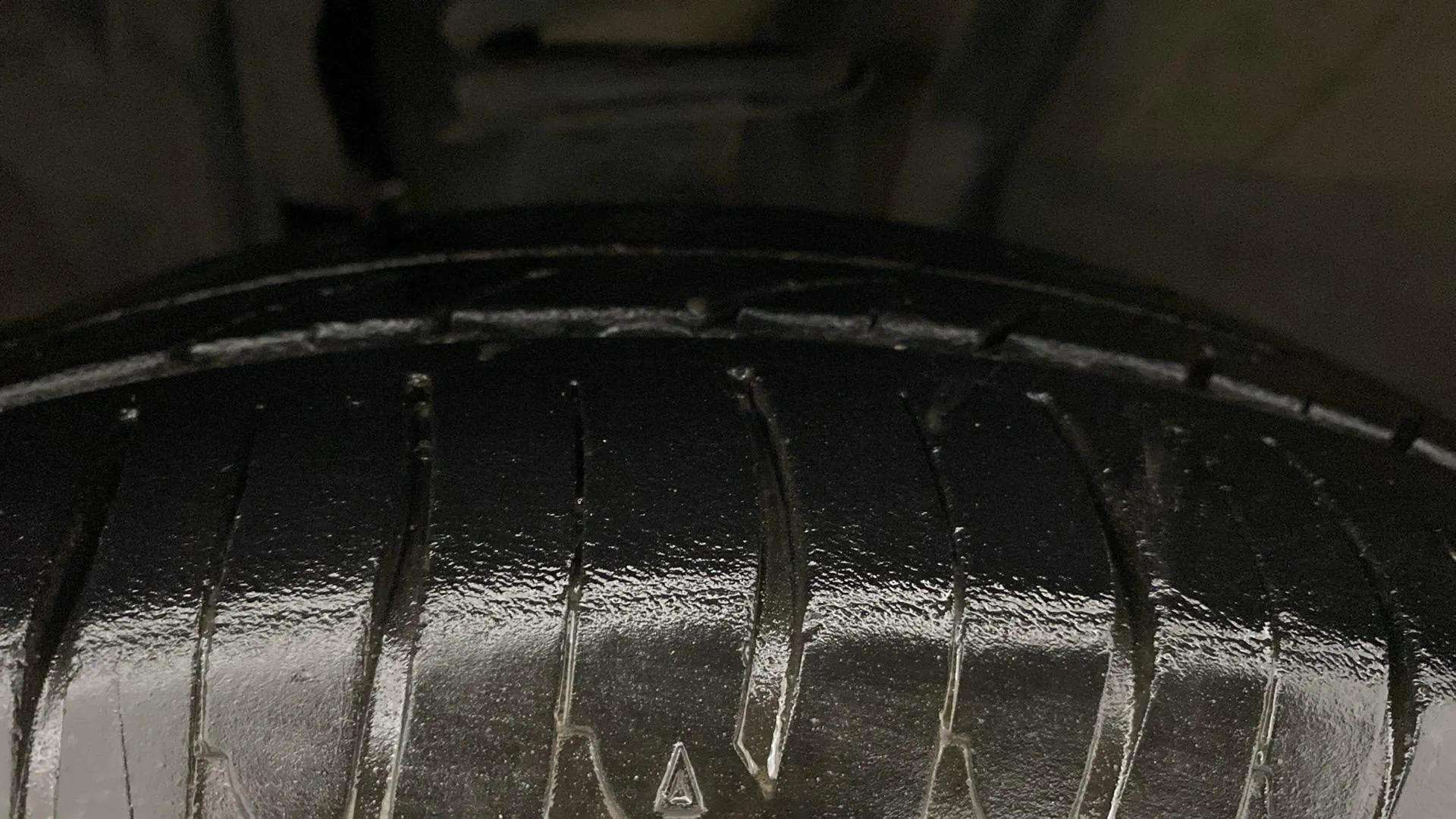 RHS-Front-Tyre-Tread-18