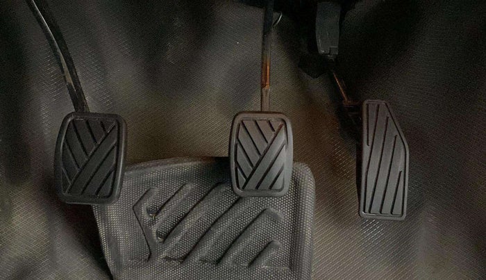 2023 Maruti XL6 ZETA MT, Petrol, Manual, 59,414 km, Pedals
