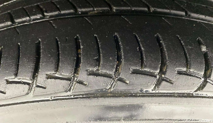 2021 Volkswagen Polo HIGHLINE PLUS 1.0, Petrol, Manual, 49,565 km, Left Front Tyre Tread