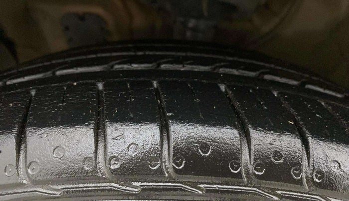 2019 Hyundai Creta E PLUS 1.6 PETROL, Petrol, Manual, 25,713 km, Left Front Tyre Tread