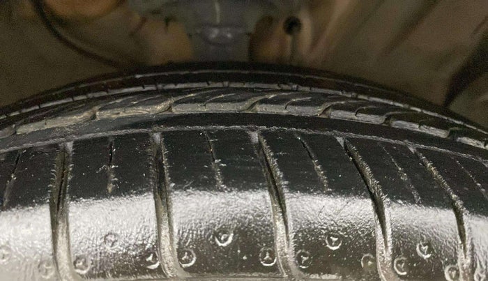 2019 Hyundai Creta E PLUS 1.6 PETROL, Petrol, Manual, 25,713 km, Right Front Tyre Tread