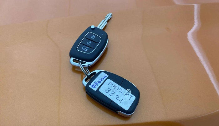 2019 Hyundai Creta E PLUS 1.6 PETROL, Petrol, Manual, 25,713 km, Key Close Up