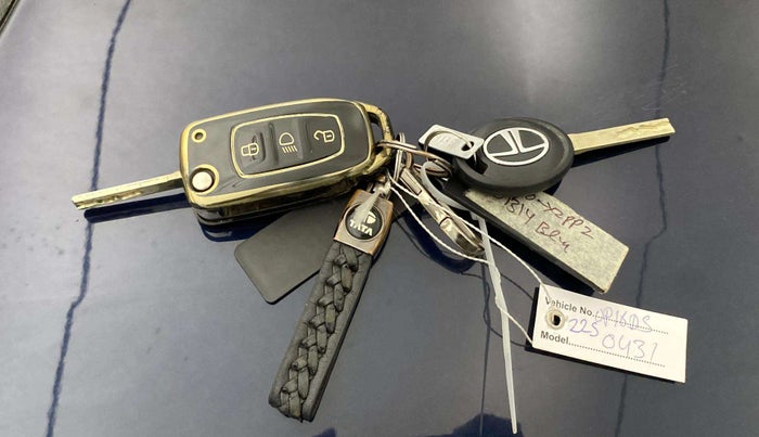 2023 Tata Tiago XZ PLUS PETROL, Petrol, Manual, 20,608 km, Key Close Up