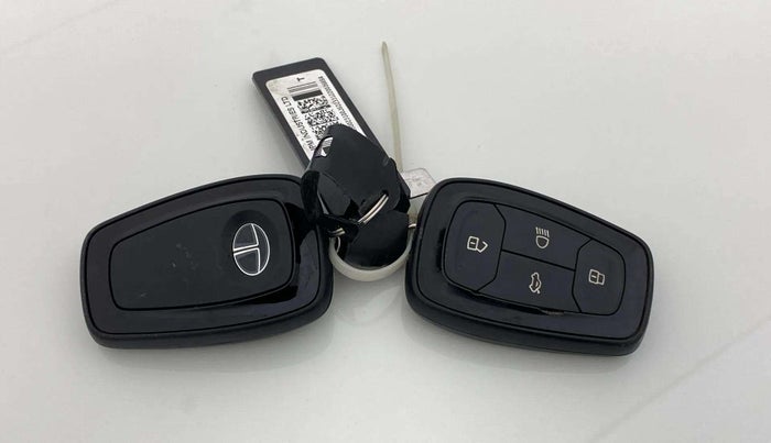 2021 Tata TIGOR XZA PLUS PETROL, CNG, Automatic, 75,399 km, Key Close Up