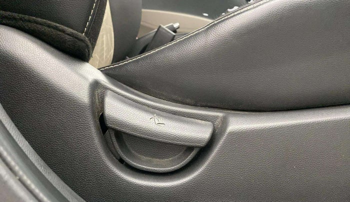 2017 Hyundai Grand i10 SPORTZ (O) AT 1.2 KAPPA VTVT, Petrol, Automatic, 38,343 km, Driver Side Adjustment Panel