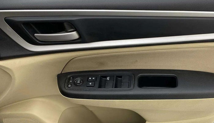 2022 Honda Amaze 1.2L I-VTEC S CVT, Petrol, Automatic, 25,254 km, Driver Side Door Panels Control