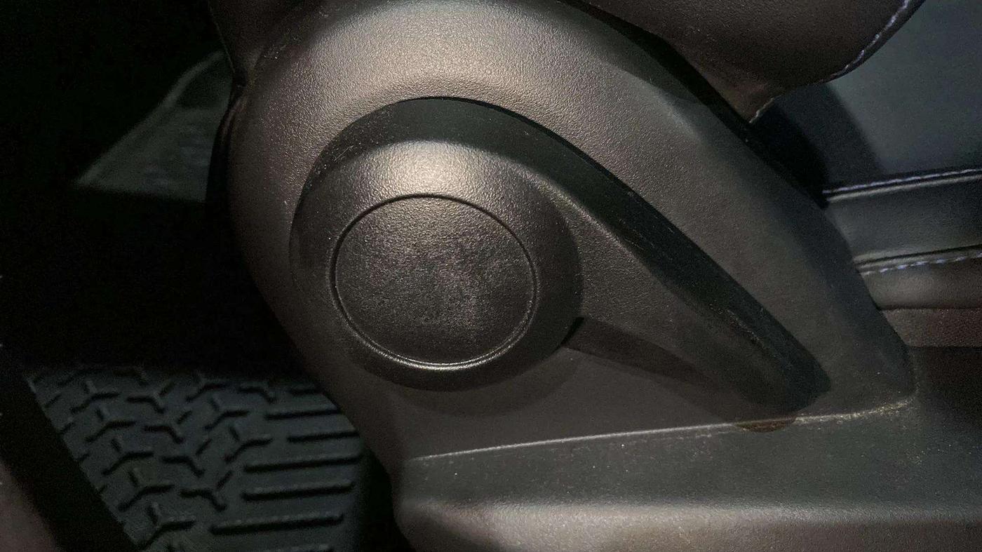 2023 Tata ALTROZ XT PETROL DARK EDITION, Petrol, Manual, 18,453 km, Driver Side Adjustment Panel
