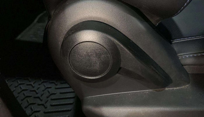 2023 Tata ALTROZ XT PETROL DARK EDITION, Petrol, Manual, 18,453 km, Driver Side Adjustment Panel