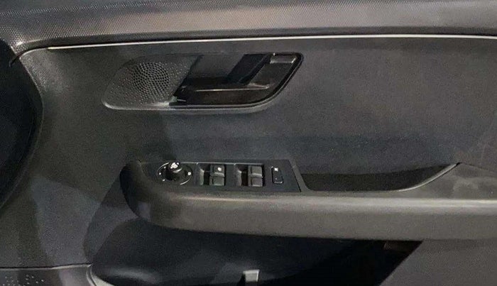 2023 Tata ALTROZ XT PETROL DARK EDITION, Petrol, Manual, 18,453 km, Driver Side Door Panels Control