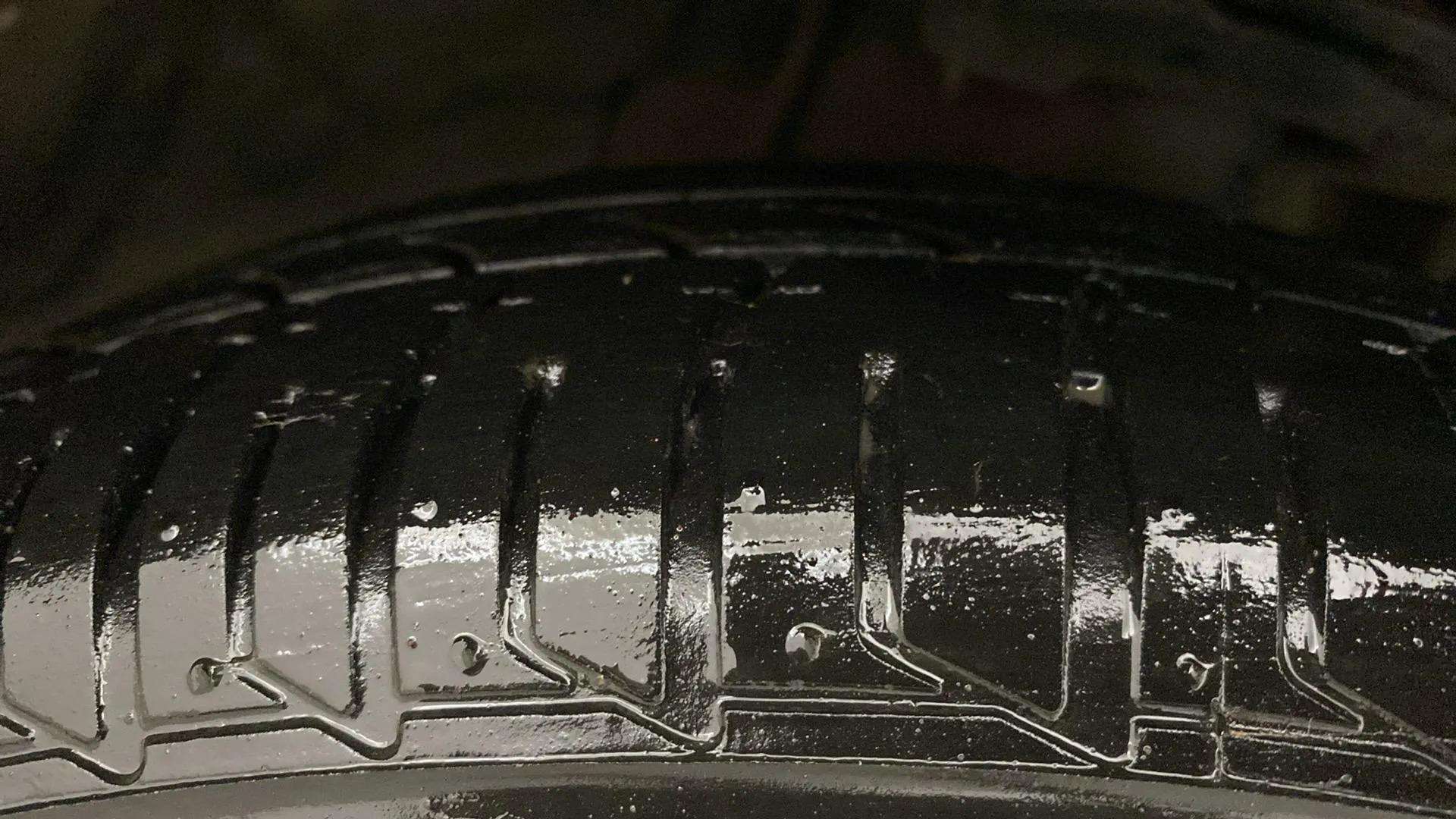 RHS-Front-Tyre-Tread-18