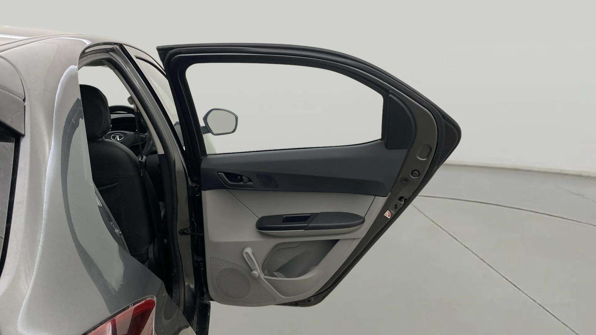 RHS-Rear-Door-Open-33