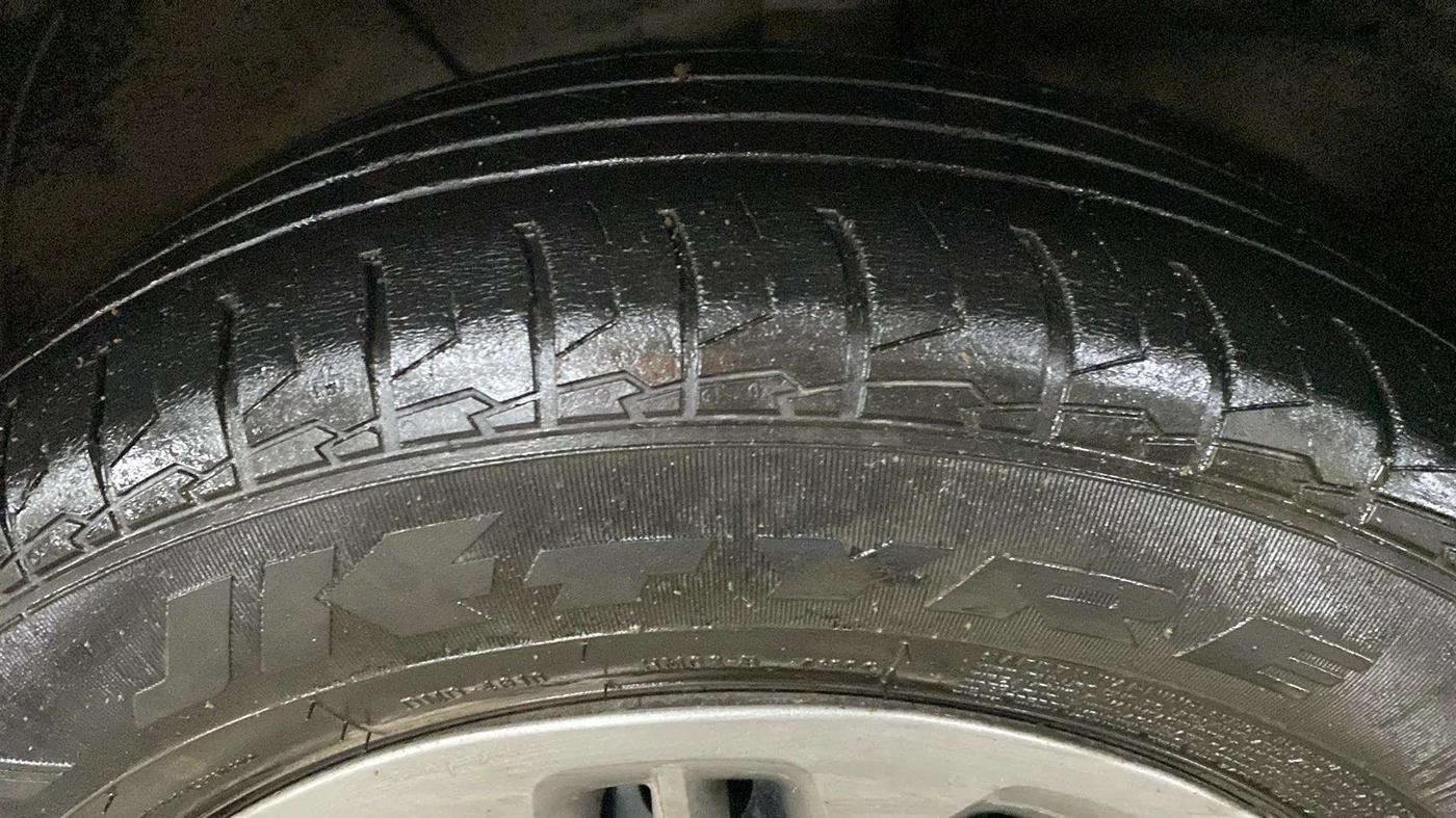 2022 KIA CARENS PRESTIGE 1.5 PETROL 7 STR, Petrol, Manual, 29,831 km, Left Front Tyre Tread