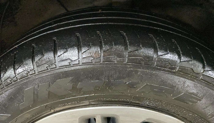 2022 KIA CARENS PRESTIGE 1.5 PETROL 7 STR, Petrol, Manual, 29,831 km, Left Front Tyre Tread