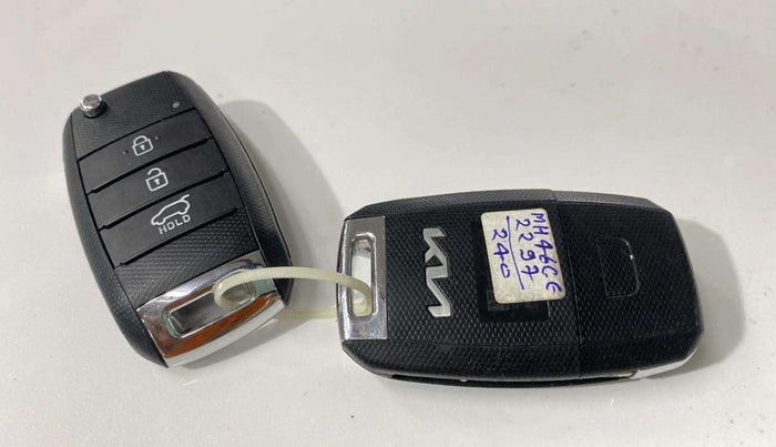 2022 KIA CARENS PRESTIGE 1.5 PETROL 7 STR, Petrol, Manual, 29,831 km, Key Close Up
