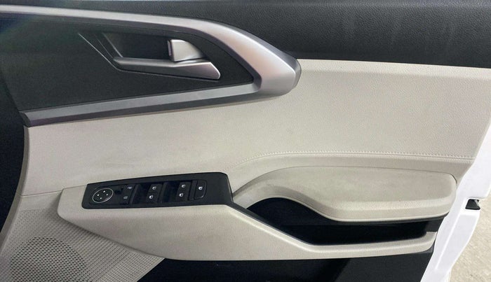 2022 KIA CARENS PRESTIGE 1.5 PETROL 7 STR, Petrol, Manual, 29,831 km, Driver Side Door Panels Control