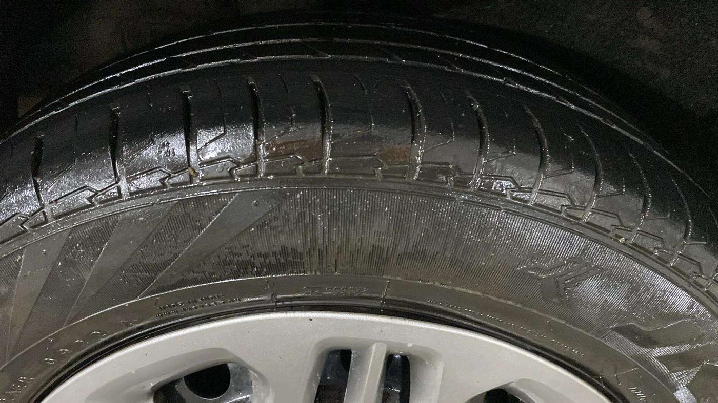 2022 KIA CARENS PRESTIGE 1.5 PETROL 7 STR, Petrol, Manual, 29,831 km, Right Rear Tyre Tread