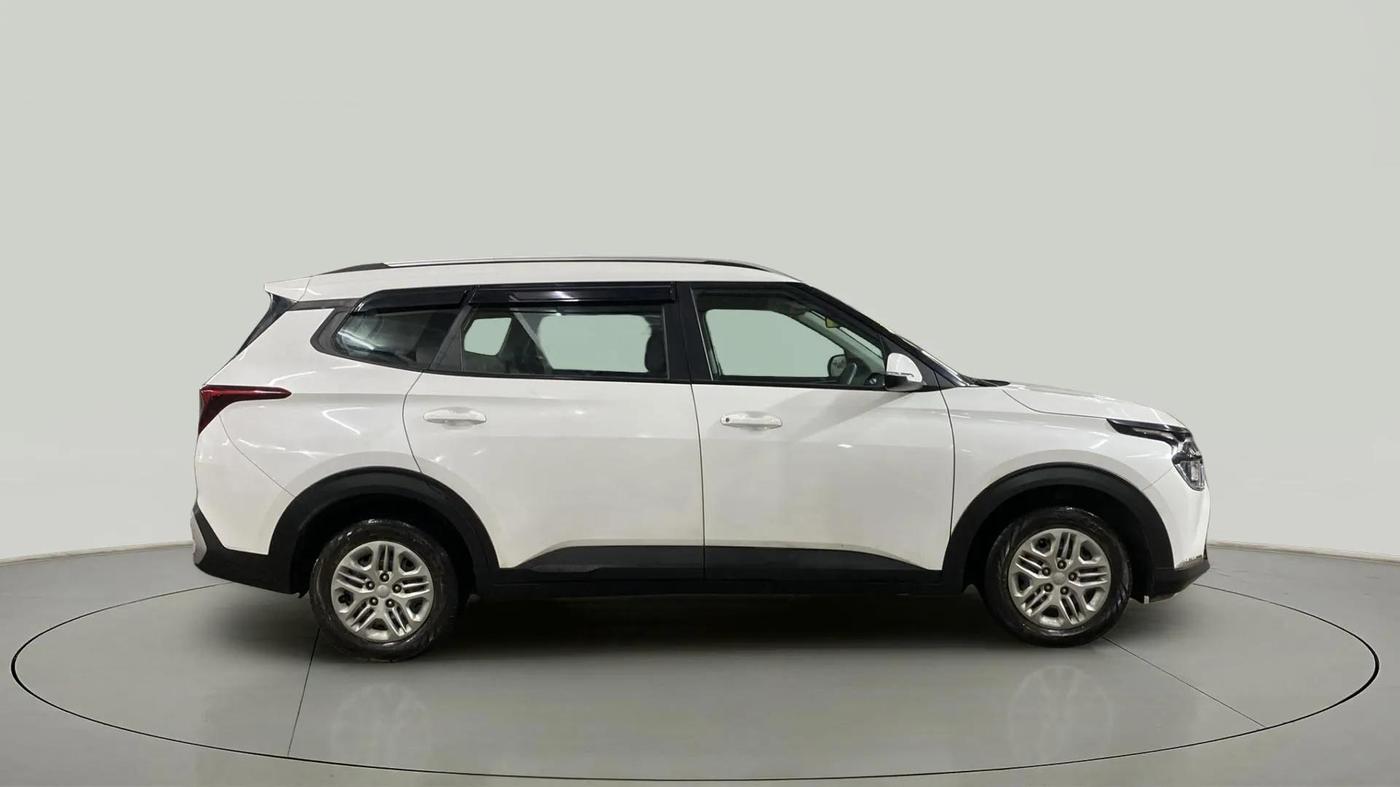 2022 KIA CARENS PRESTIGE 1.5 PETROL 7 STR, Petrol, Manual, 29,831 km, Right Side View