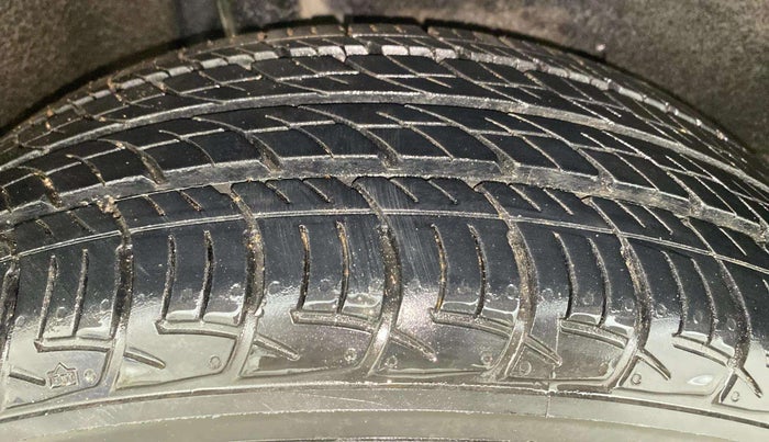 2016 Maruti Baleno DELTA PETROL 1.2, Petrol, Manual, 32,290 km, Right Rear Tyre Tread