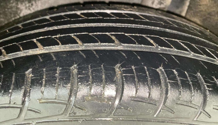 2016 Maruti Baleno DELTA PETROL 1.2, Petrol, Manual, 32,290 km, Left Rear Tyre Tread