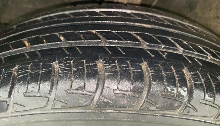 2016 Maruti Baleno DELTA PETROL 1.2, Petrol, Manual, 32,290 km, Left Front Tyre Tread