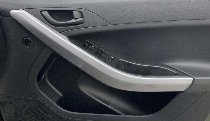 2022 Tata NEXON XM SUNROOF PETROL, Petrol, Manual, 20,852 km, Driver Side Door Panels Control