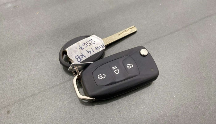 2022 Tata NEXON XM SUNROOF PETROL, Petrol, Manual, 20,852 km, Key Close Up