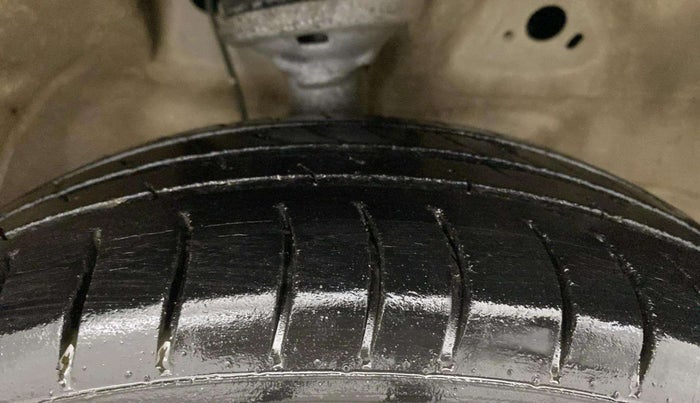 2015 Maruti Wagon R 1.0 VXI, Petrol, Manual, 92,437 km, Right Front Tyre Tread