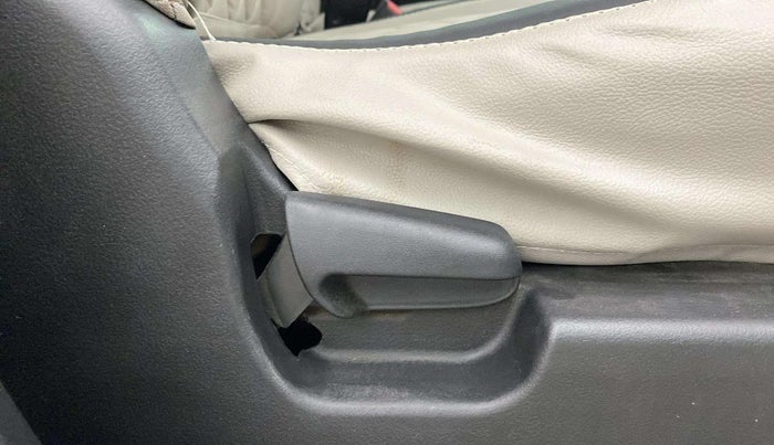 2015 Maruti Wagon R 1.0 VXI, Petrol, Manual, 92,437 km, Driver Side Adjustment Panel