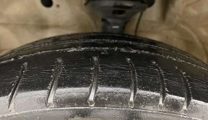 2015 Maruti Wagon R 1.0 VXI, Petrol, Manual, 92,437 km, Left Front Tyre Tread