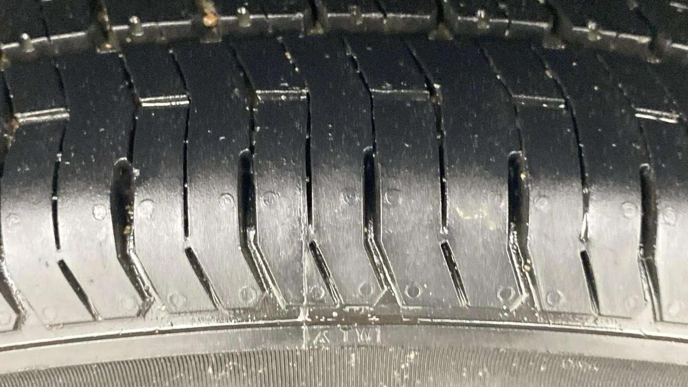 2019 Mahindra XUV300 W6 1.2 PETROL, Petrol, Manual, 62,689 km, Right Rear Tyre Tread