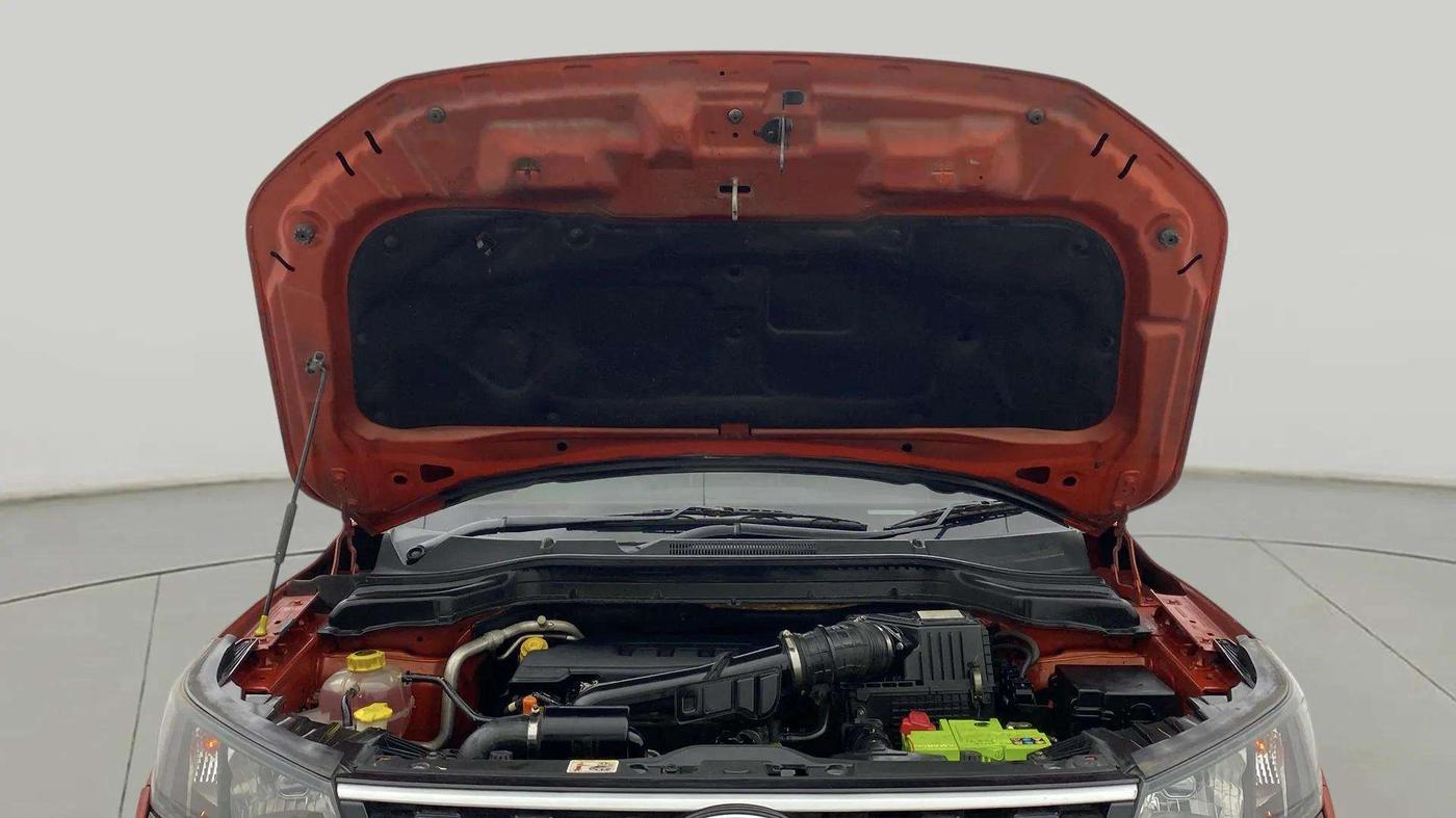 2019 Mahindra XUV300 W6 1.2 PETROL, Petrol, Manual, 62,689 km, Open Bonet