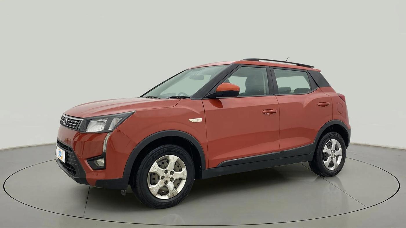 2019 Mahindra XUV300 W6 1.2 PETROL, Petrol, Manual, 62,689 km, Left Front Diagonal