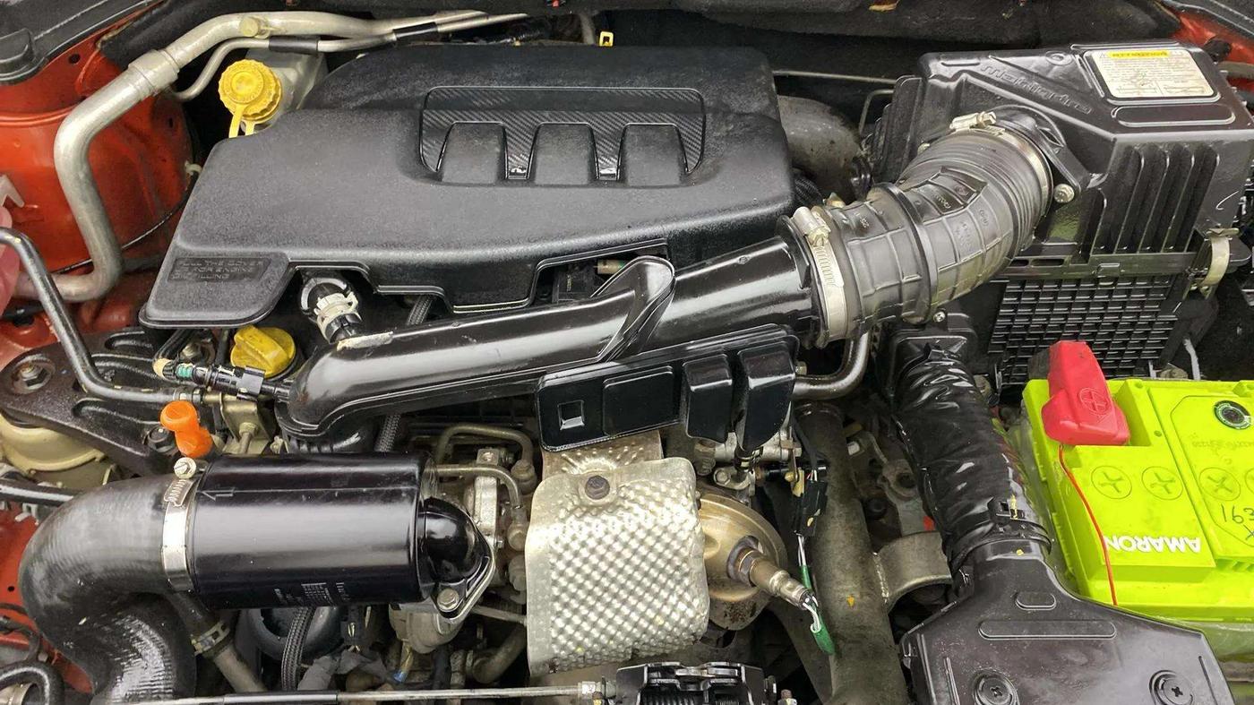 2019 Mahindra XUV300 W6 1.2 PETROL, Petrol, Manual, 62,689 km, Engine View