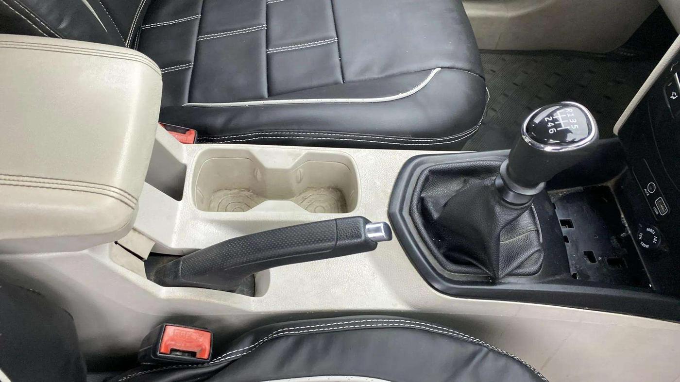2019 Mahindra XUV300 W6 1.2 PETROL, Petrol, Manual, 62,689 km, Gear Lever